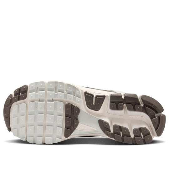 (WMNS) Nike Air Zoom Vomero 5 'Light Bone Ironstone' HM9657-001