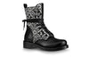 (WMNS) LOUIS VUITTON Metropolis Boots 'Black White Monogram' 1A8DEY