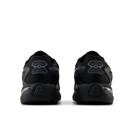 New Balance 725 Sneakers 'Black' ML725CB