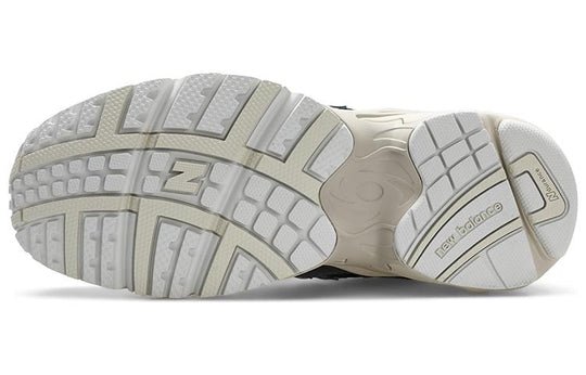 New Balance 725 'Black White Silver' ML725AC