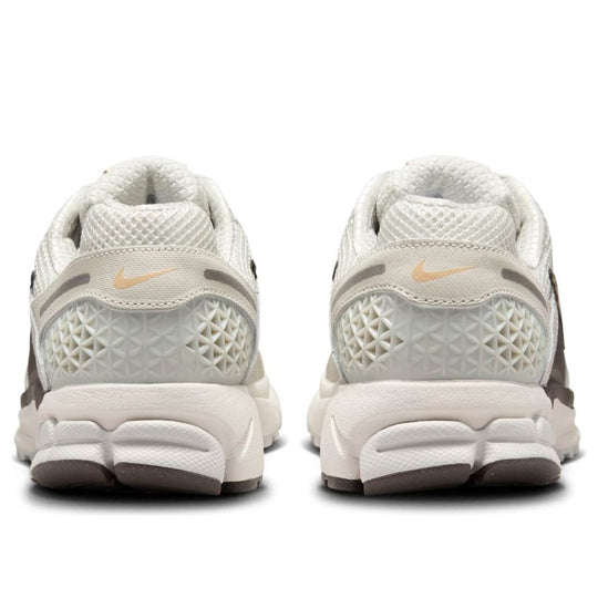 (WMNS) Nike Air Zoom Vomero 5 'Light Bone Ironstone' HM9657-001
