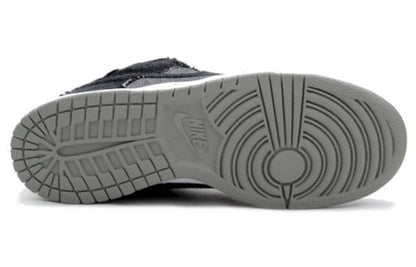 Nike SB Dunk Low Pro 'Medicom 2' 304292-005