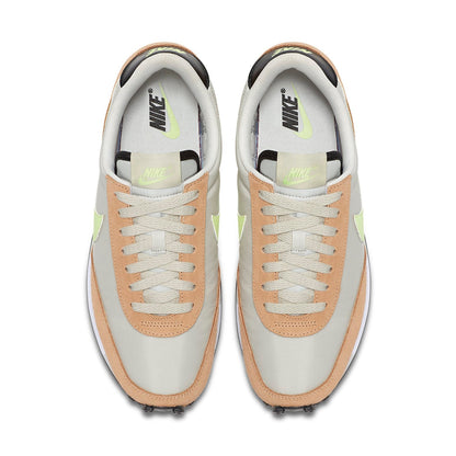 Nike(WMNS)  Daybreak 'Light Bone Barely Volt'