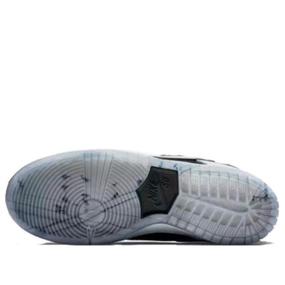 Nike x Atlas SB Dunk Low Premium 'Wolf Grey' 504750-020