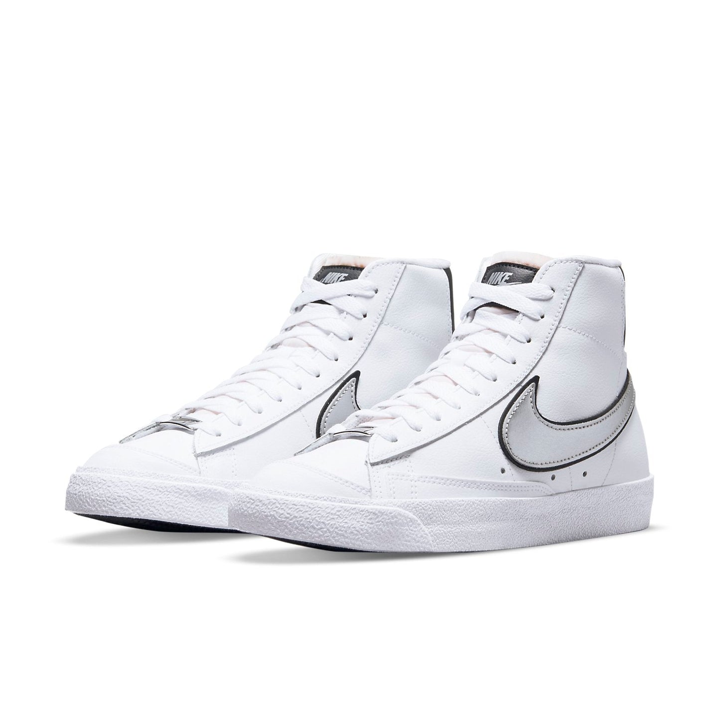 Nike(WMNS)  Blazer Mid '77 Essential 'White Metallic Silver'