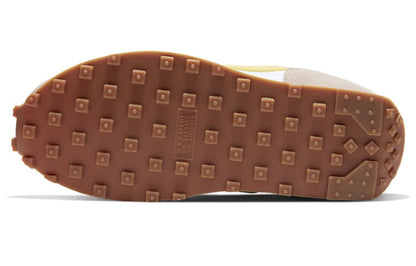 Nike(WMNS)  Daybreak 'Fossil Stone Saffron Quartz'