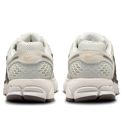 (WMNS) Nike Air Zoom Vomero 5 'Light Bone Ironstone' HM9657-001