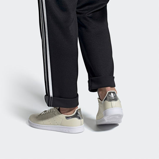 (WMNS) adidas originals Stan Smith 'Off White Silver Metallic' FY6773