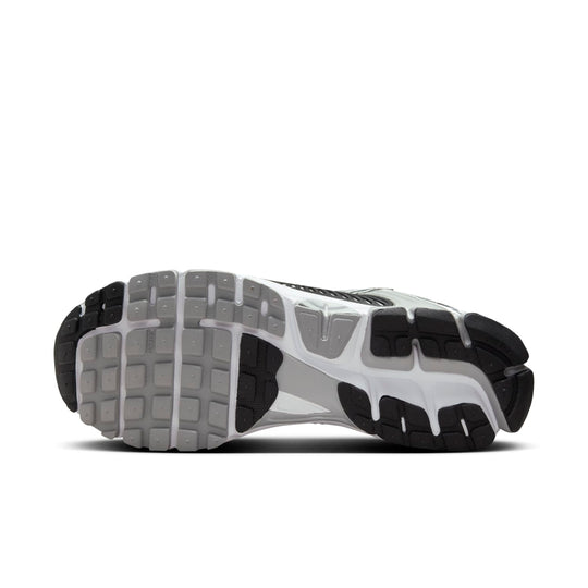 Nike Zoom Vomero 5 'Metallic Silver Black'  FJ4151-004