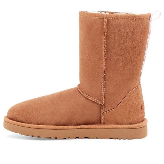 UGG(WMNS)  Classic Short II Graphic Logo 2.0 Fleece Lined