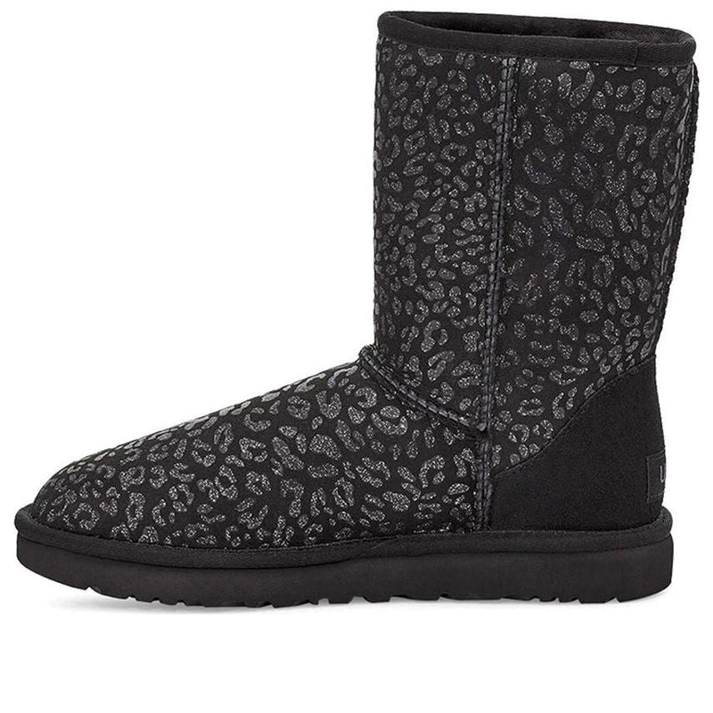 UGG(WMNS)  Classic Short Snow Leopard Fleece Lined Black