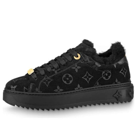(WMNS) LOUIS VUITTON Time Out Shearling Sneakers 'Black Monogram with Gold' 1A95KN