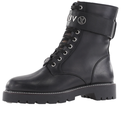 (WMNS) LOUIS VUITTON Territory Flat Ranger Boots 'Black with Silver Logo' 1AAE3W